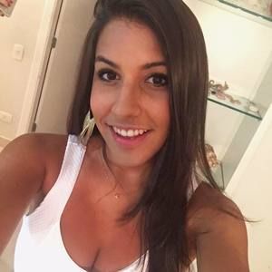 Meet your Posher, Camila